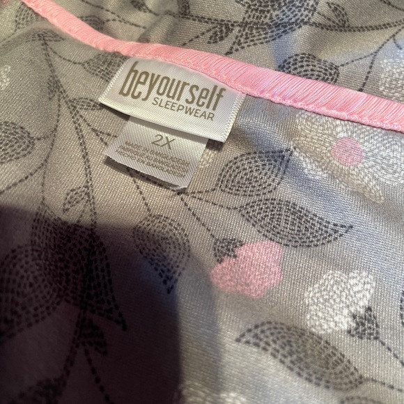 Gray and Pink Pajama Set with Modern Pattern - Picture 2 of 4